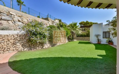 Exclusiva villa con impresionantes vistas panorámicas junto al Club de Golf de Altea